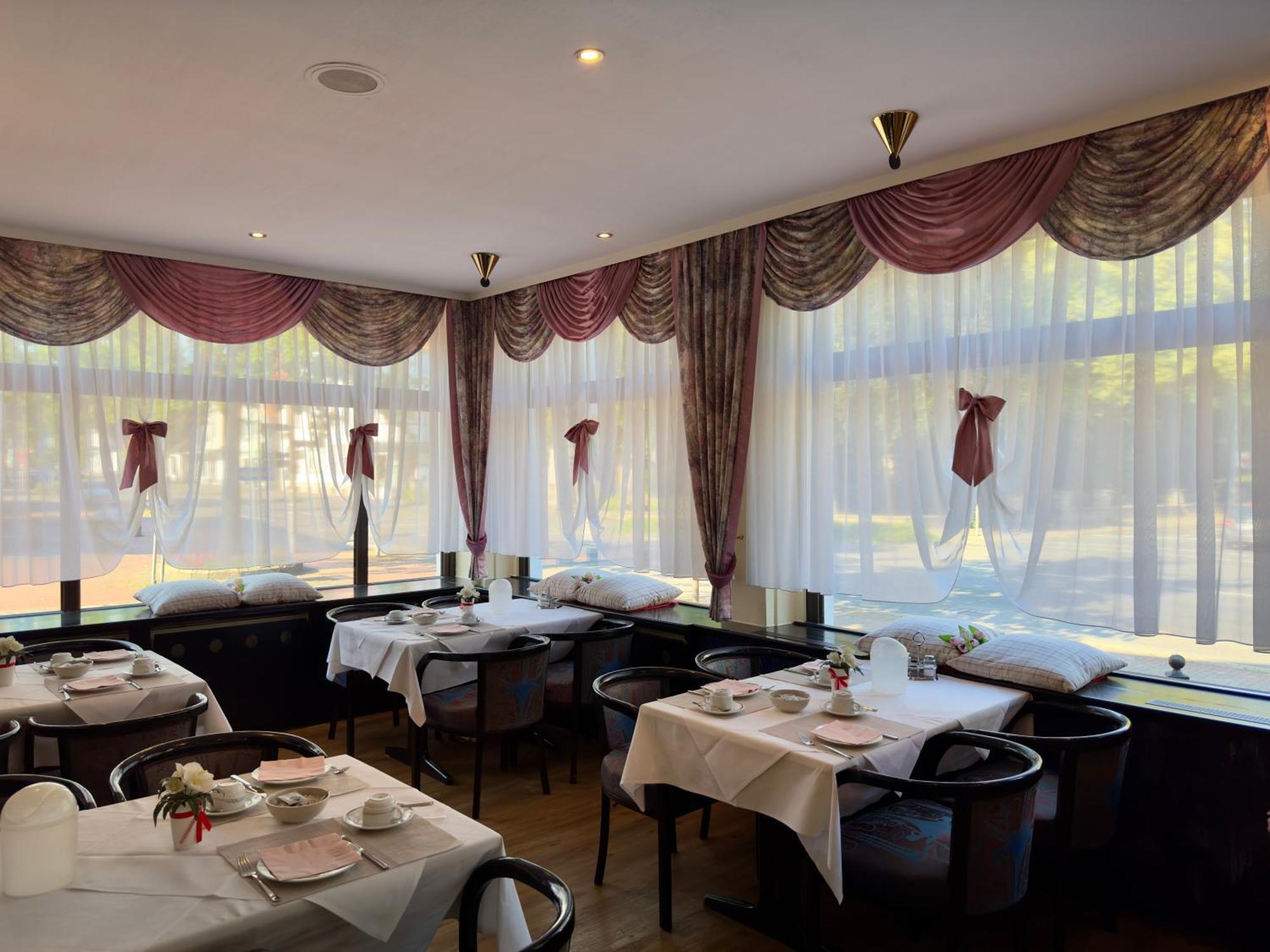 Hotel Zum Grafen Hallermunt ชปริงเกอ ภายนอก รูปภาพ